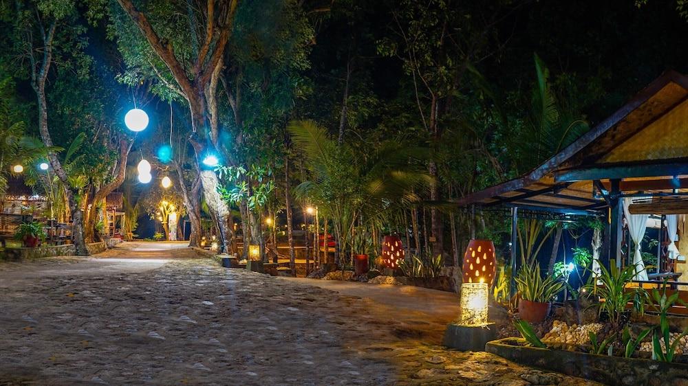 Villa Khadine Grand Vista Resort Coron Exterior photo